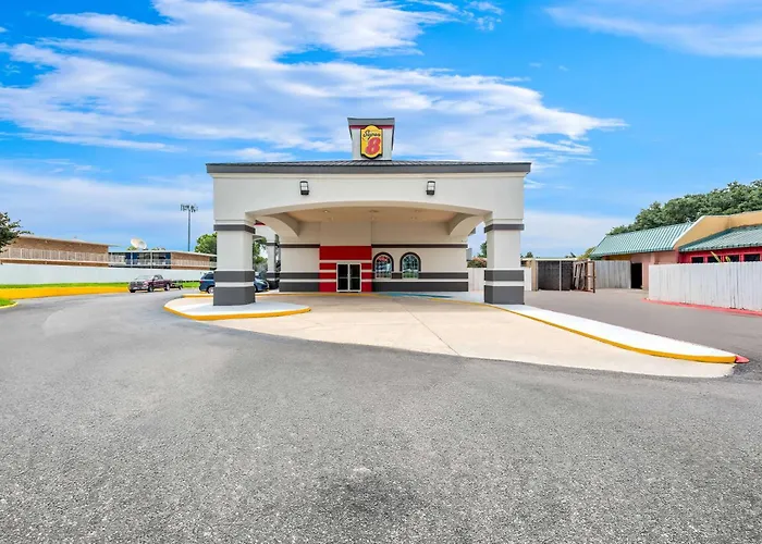 Super 8 By Wyndham Baton Rouge/I-10