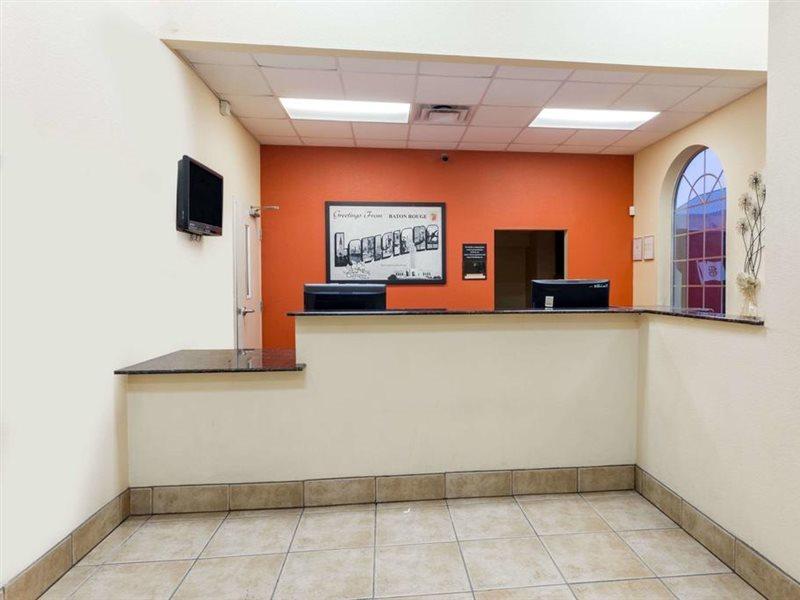Motel Super 8 By Wyndham Baton Rouge/i-10