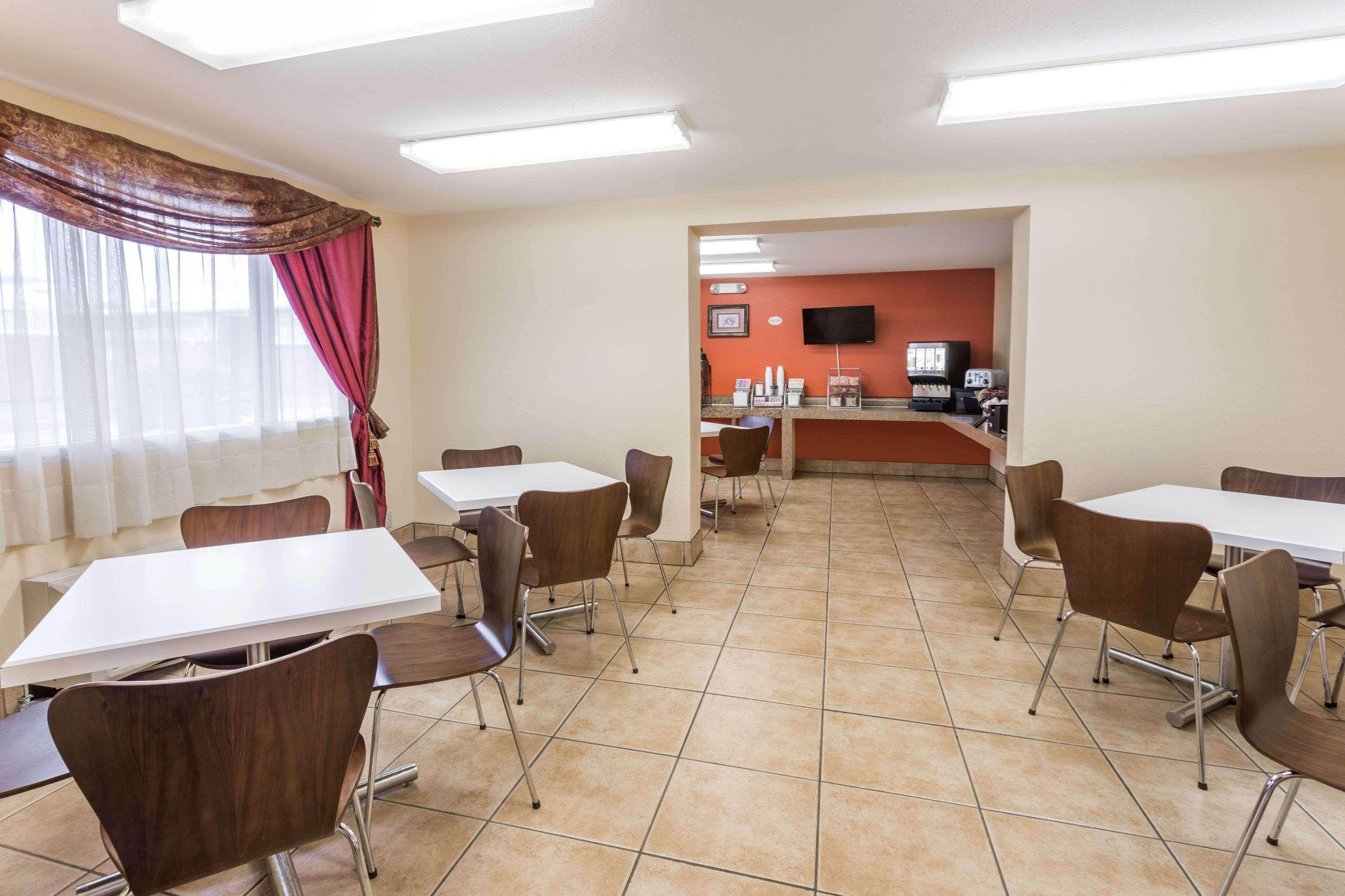 Super 8 By Wyndham Baton Rouge/i-10 Motel