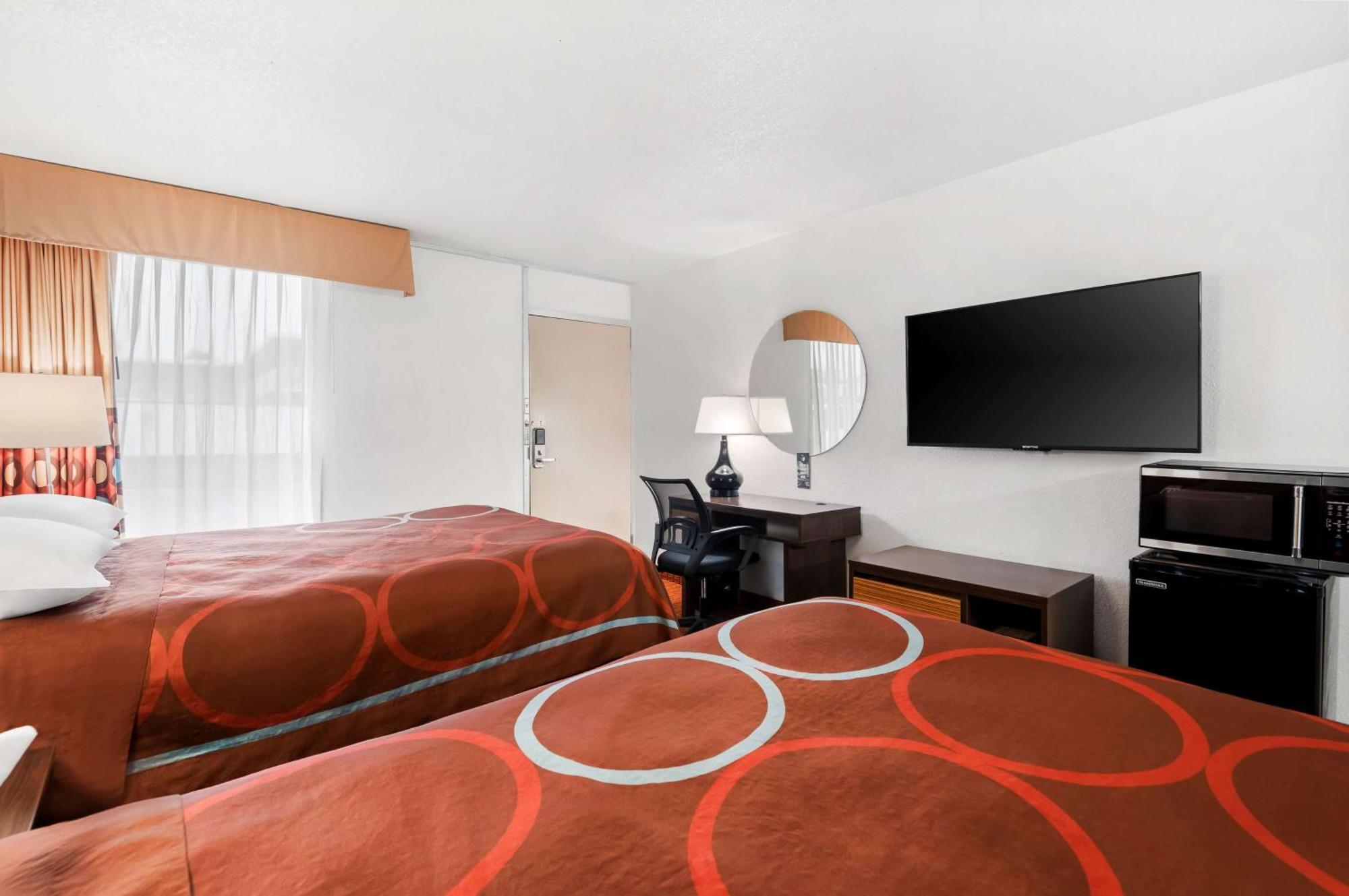 Super 8 By Wyndham Baton Rouge/i-10 Motel 2*