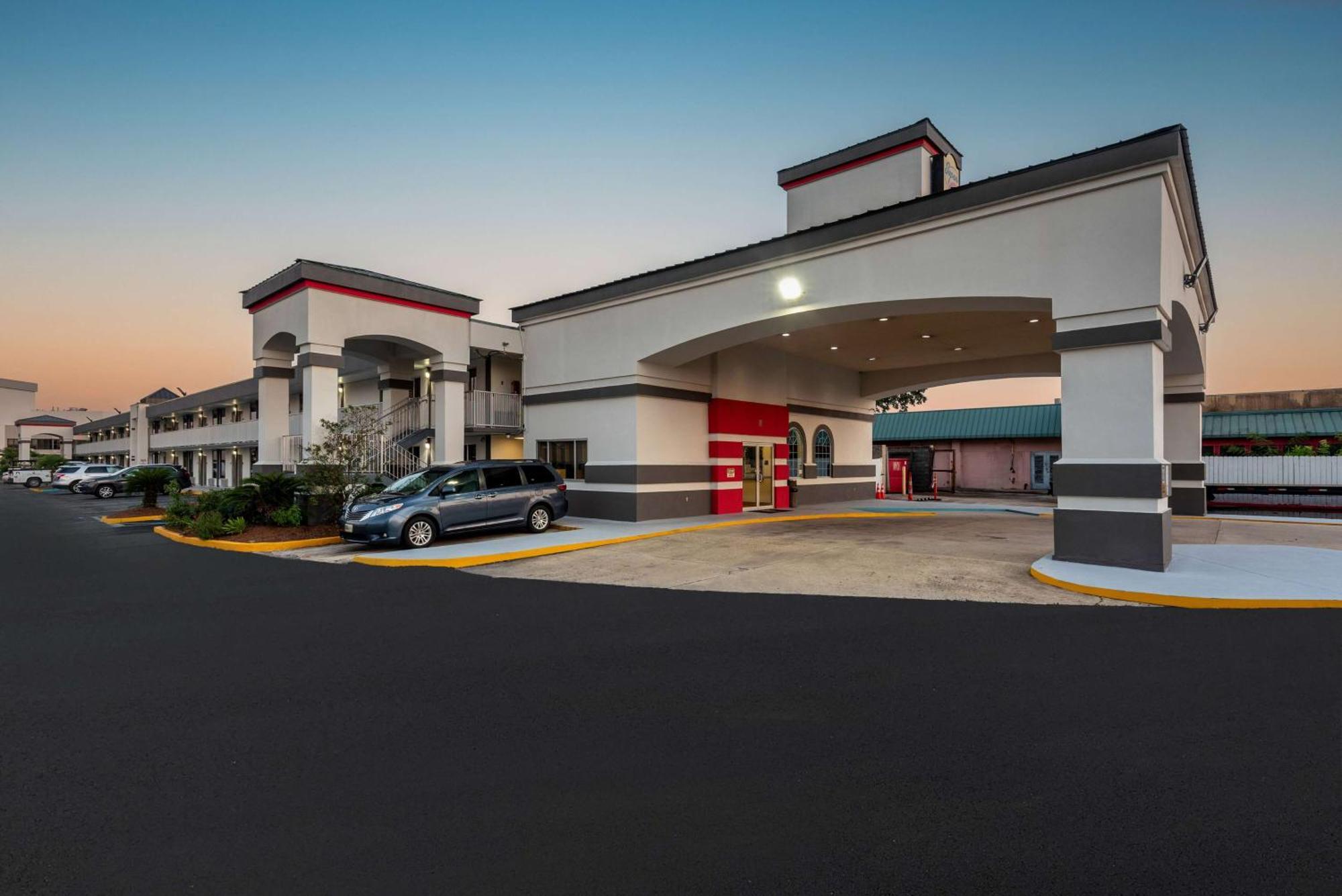Super 8 By Wyndham Baton Rouge/i-10 Prairieville