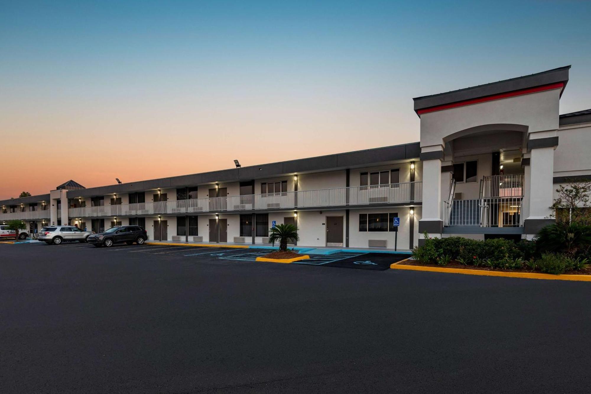 Motel Super 8 By Wyndham Baton Rouge/i-10 2*
