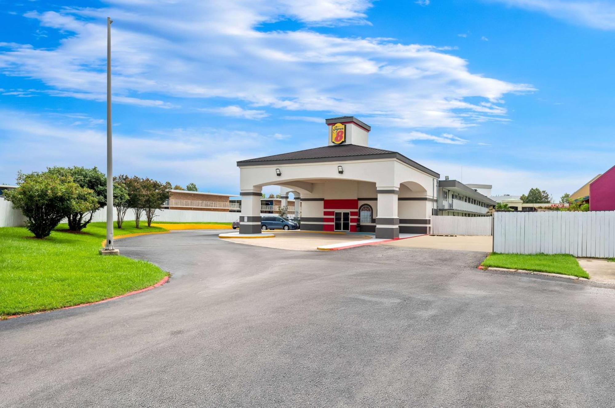 Super 8 By Wyndham Baton Rouge/i-10 Motel