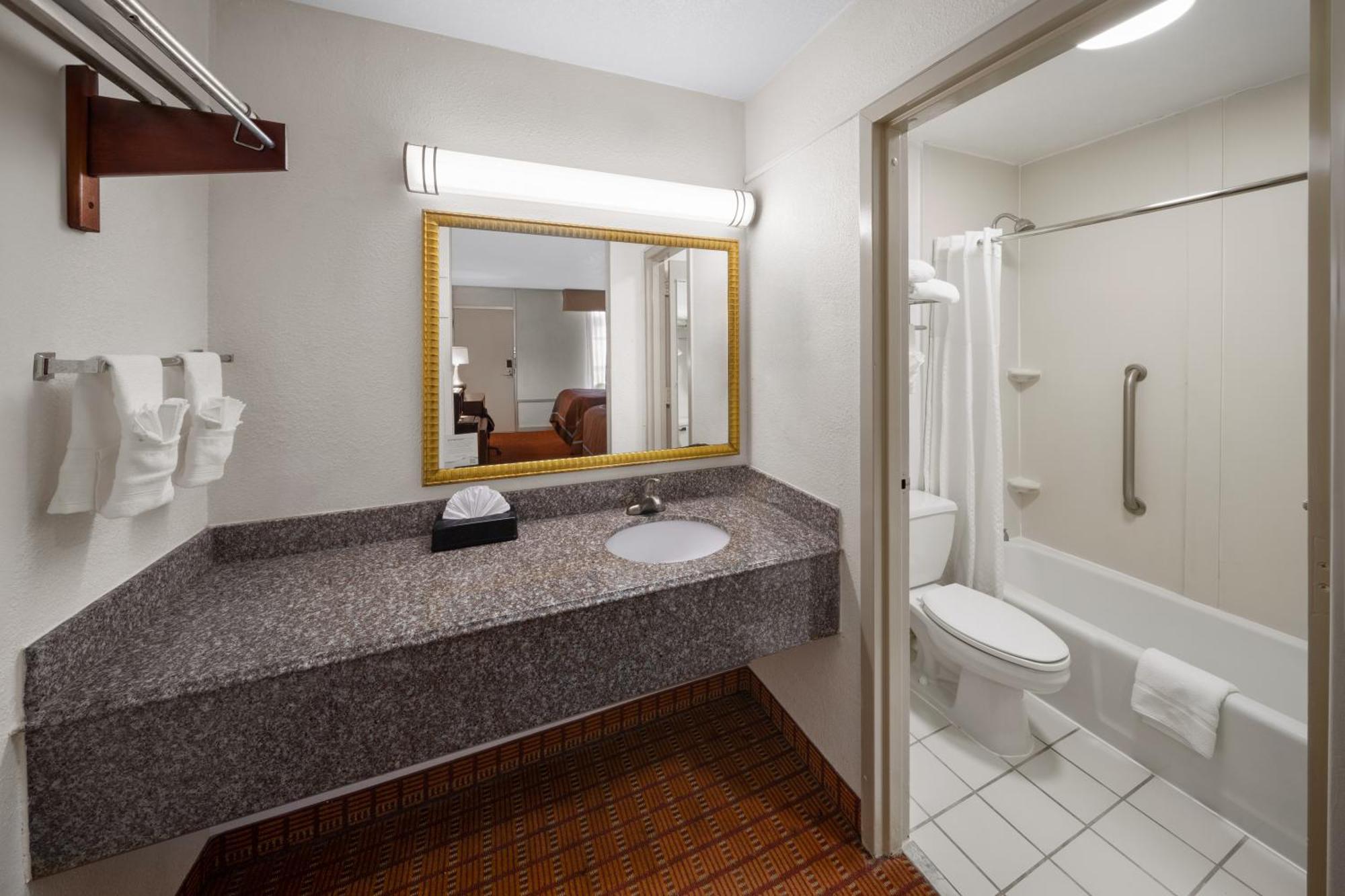 Super 8 By Wyndham Baton Rouge/i-10 2*