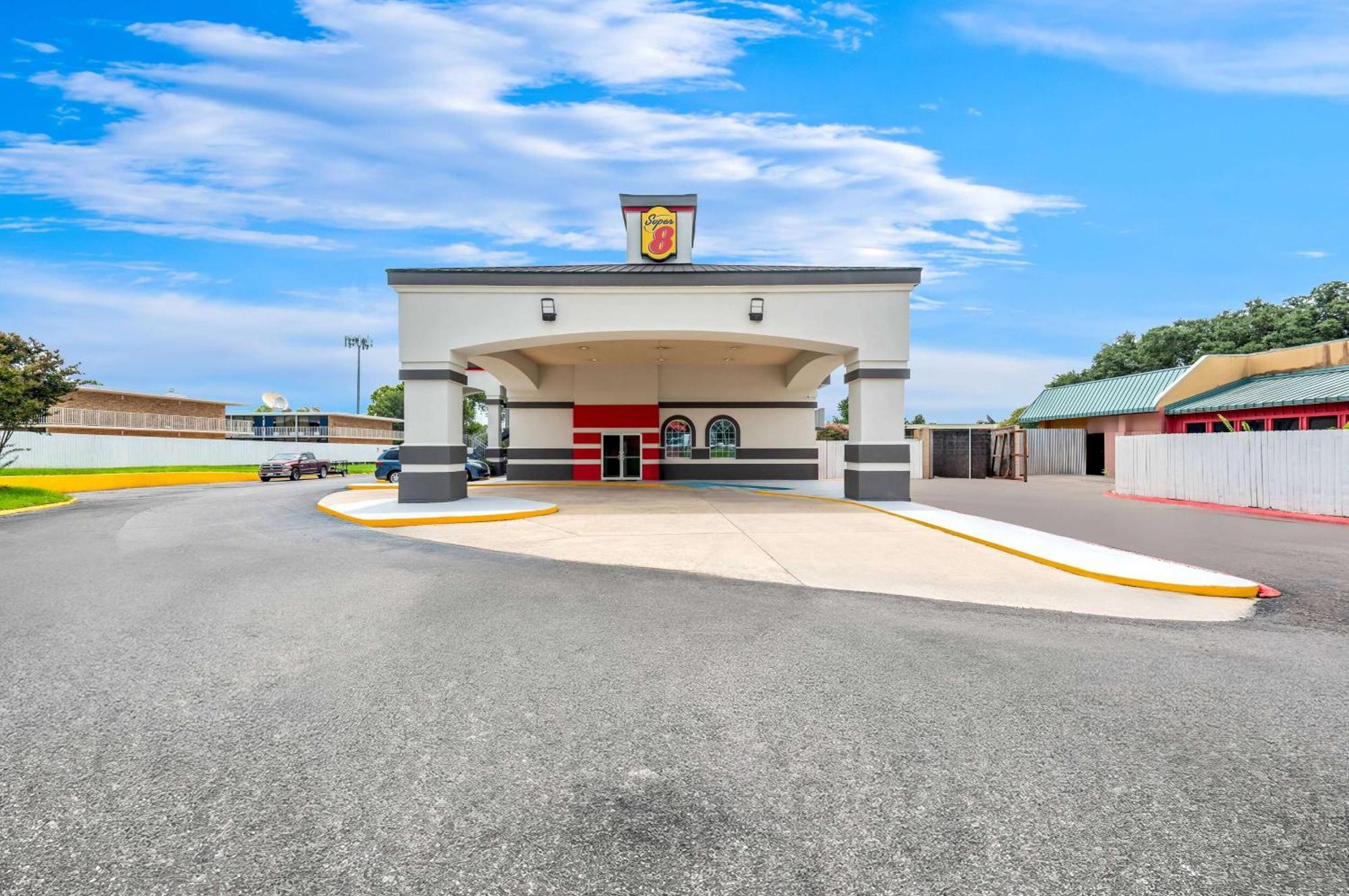 Motel Super 8 By Wyndham Baton Rouge/i-10 2*