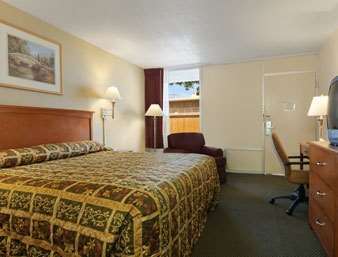 Super 8 By Wyndham Baton Rouge/i-10 2*
